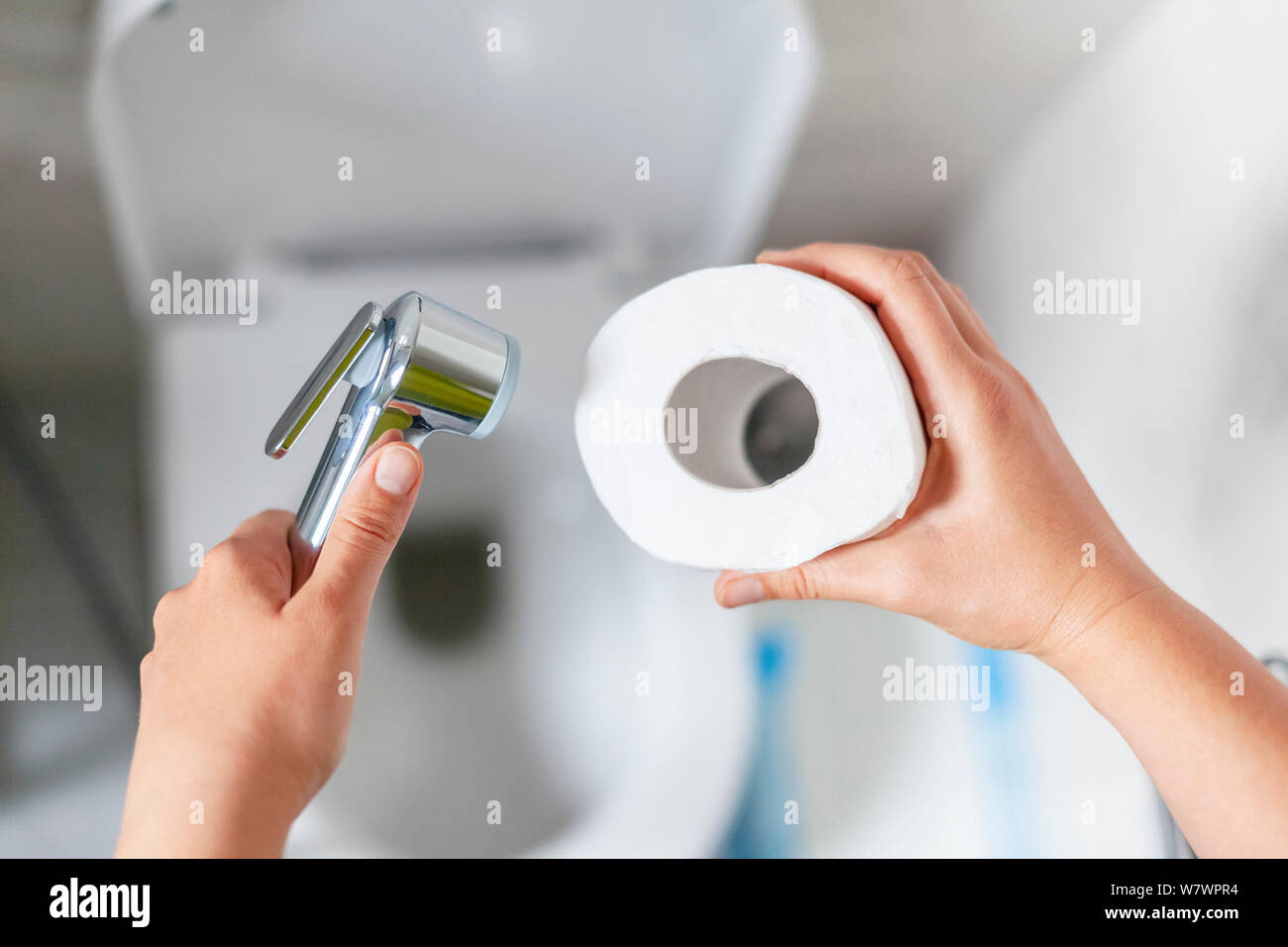 Bidet Dusche oder WC-Papier. Close Up. Stockfoto