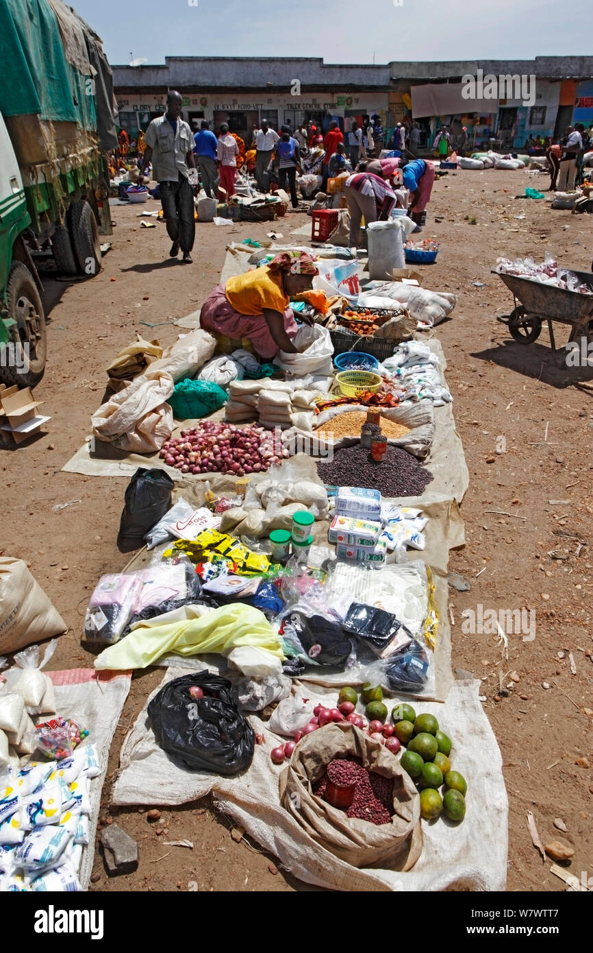 Lokaler Markt, Dorf Talek, Masai Mara, Kenia, Februar 2011. Stockfoto