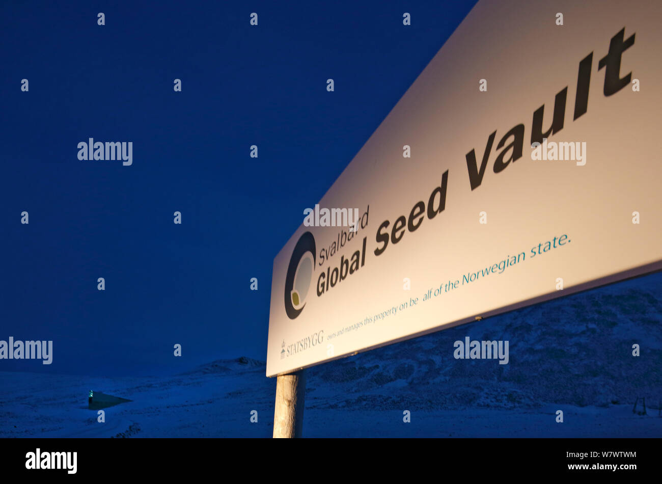 Zeichen für Svalbard Global Seed Vault, Oktober, Svalbard, Norwegen, Oktober 2012. Stockfoto