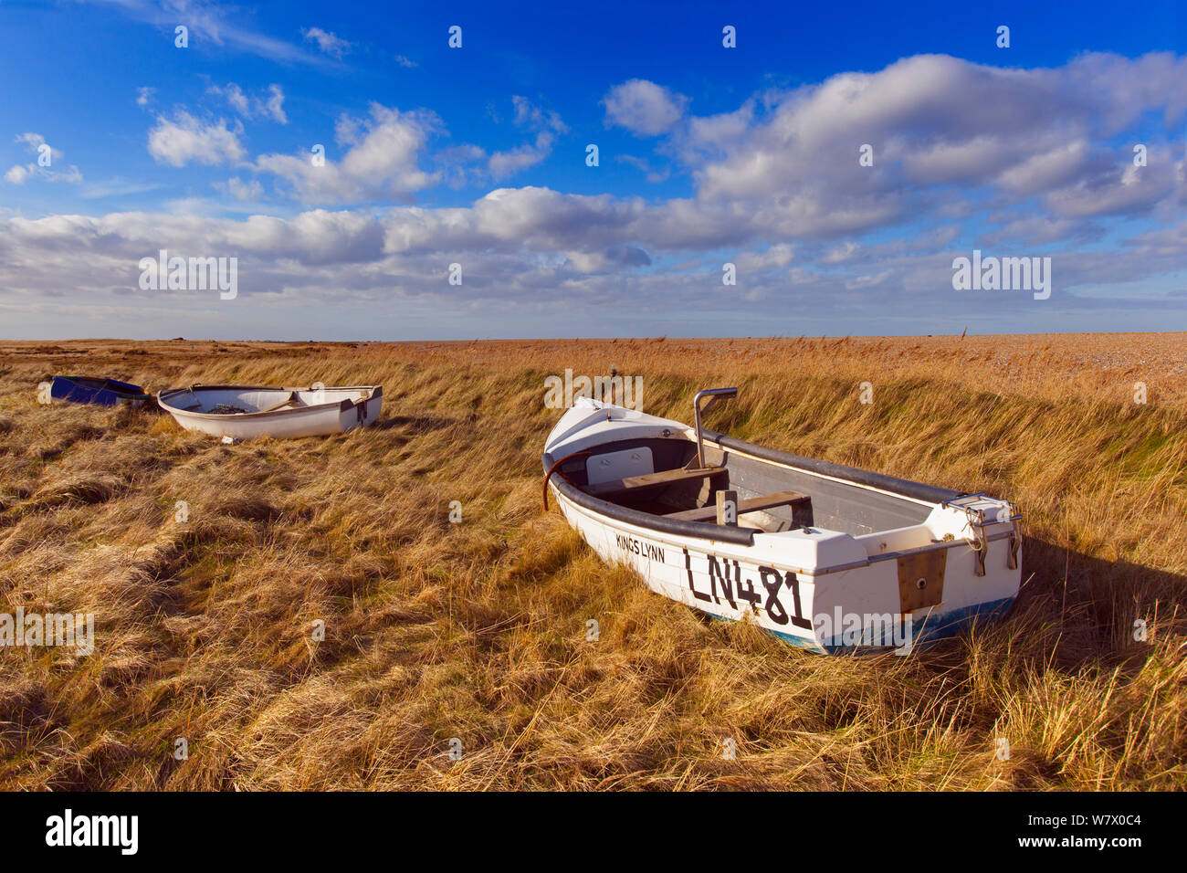 Krabben Boote bei Cley Strand, Norfolk, Februar 2014. Stockfoto