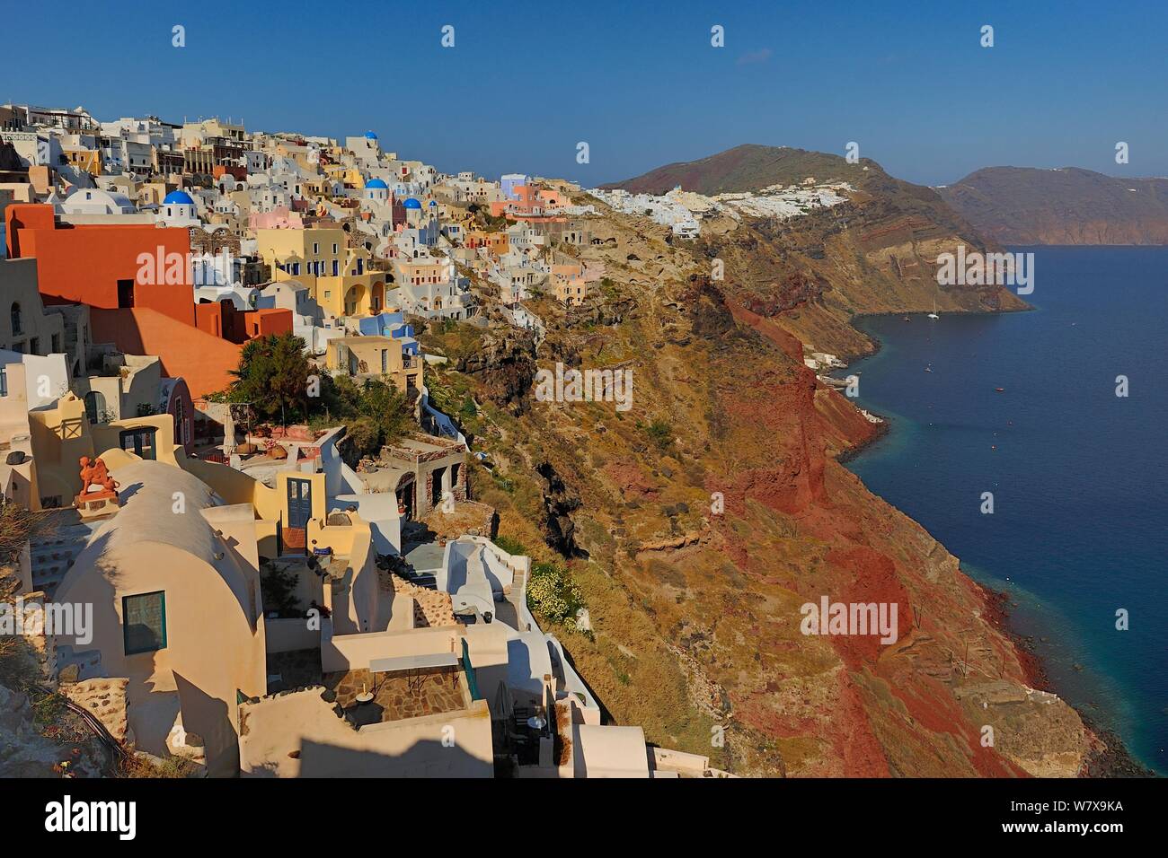 Im traditionellen Kykladischen Häuser, Oia, Santorin/Thira Insel, Griechenland, April 2009. Stockfoto