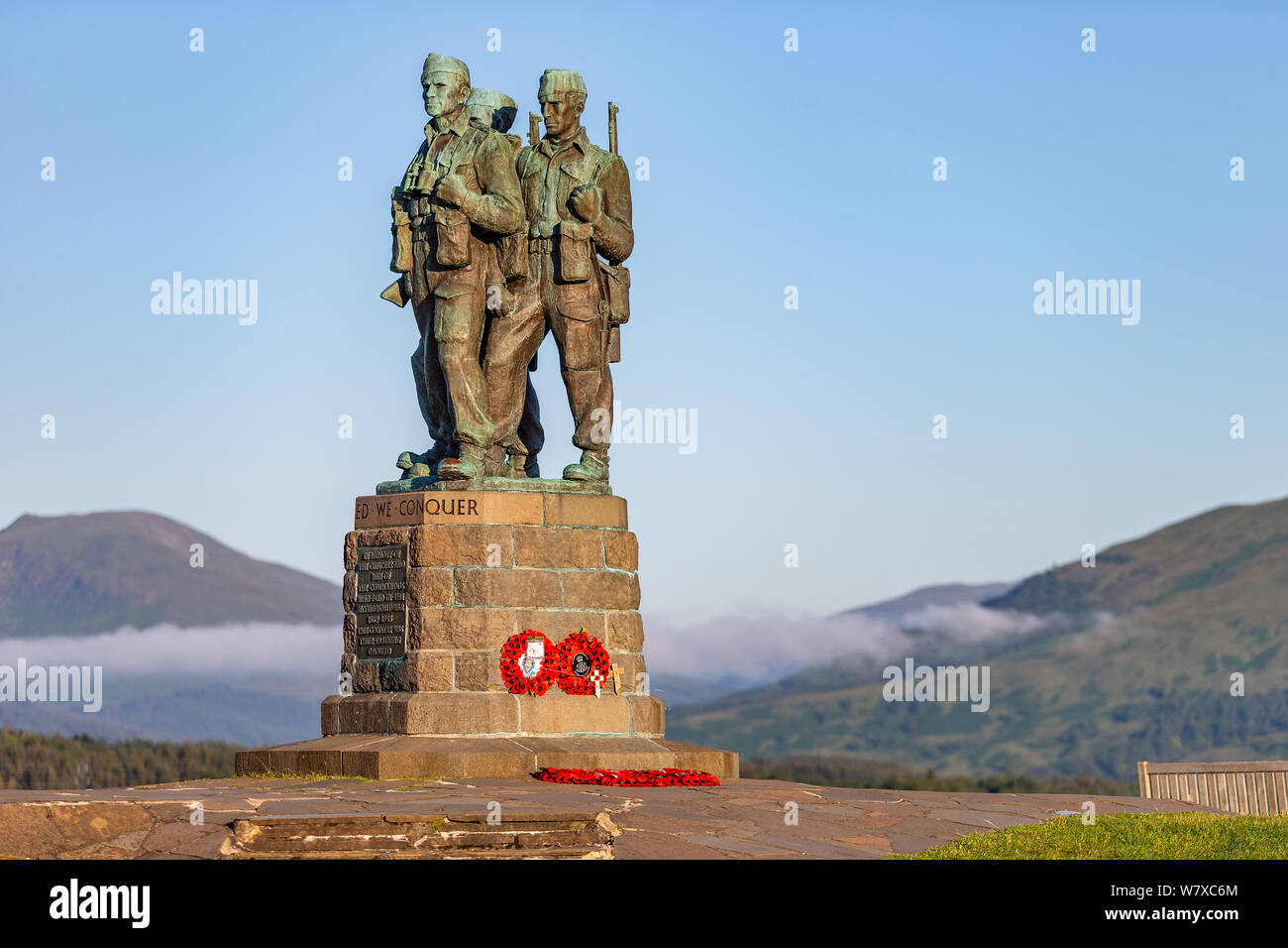 Die Commando Memorial in der Nähe von Fort William mit Blick auf den Ben Nevis auf einem sonnigen Sommern morgen Stockfoto