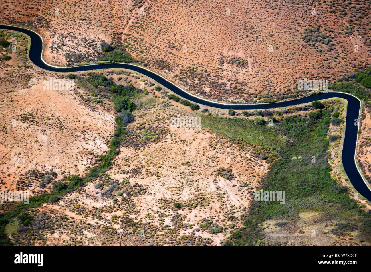 Luftaufnahme des Olifants River und die intensive Bewässerung/Canal System entlang, eine Bedrohung für die endemischen Fischarten finden Sie hier. Citrusdal und Clanwilliam, Western Cape, Südafrika. Dezember 2013. Stockfoto