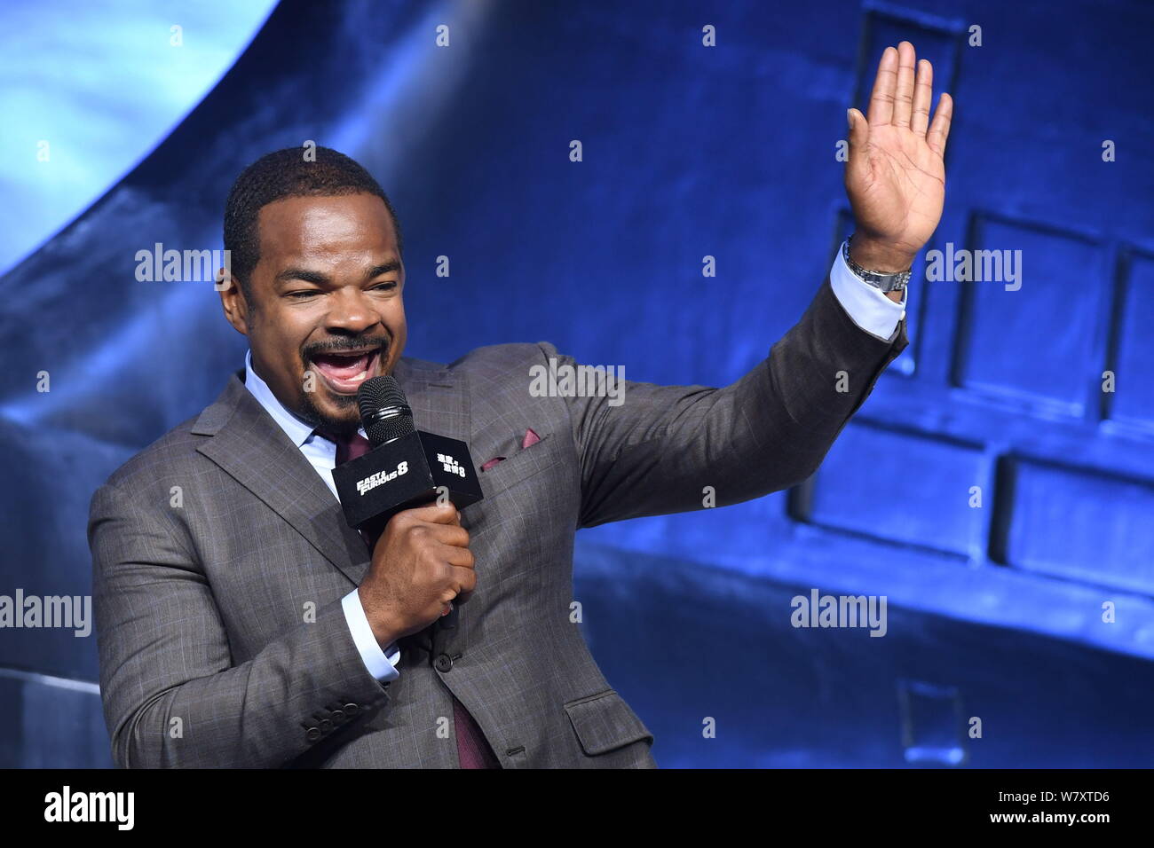 Der amerikanische Regisseur F. Gary Gray besucht eine Premiere für seinen neuen Film "Das Schicksal der Wütende" in Peking, China, 23. März 2017. Stockfoto