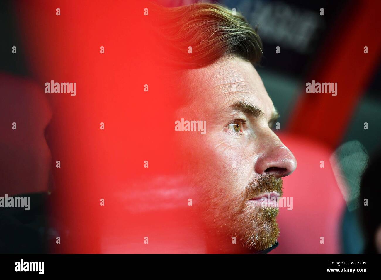 Head Coach Andre Villas-Boas der chinesischen Shanghai SIPG Uhren seine Spieler konkurrieren gegen Japans Urawa Red Diamonds in ihrer Gruppe F Gleiches während t Stockfoto