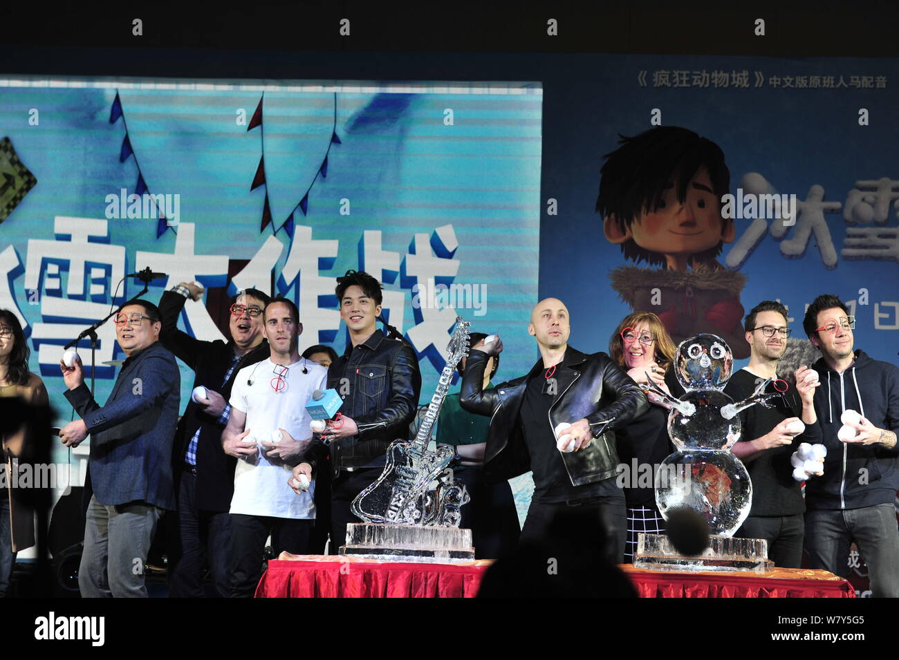 Mitglieder der Kanadischen Rock Band Simple Plan während einer Pressekonferenz das neue moive nowtime" in Peking, China zu fördern, 4. März 2017. Stockfoto