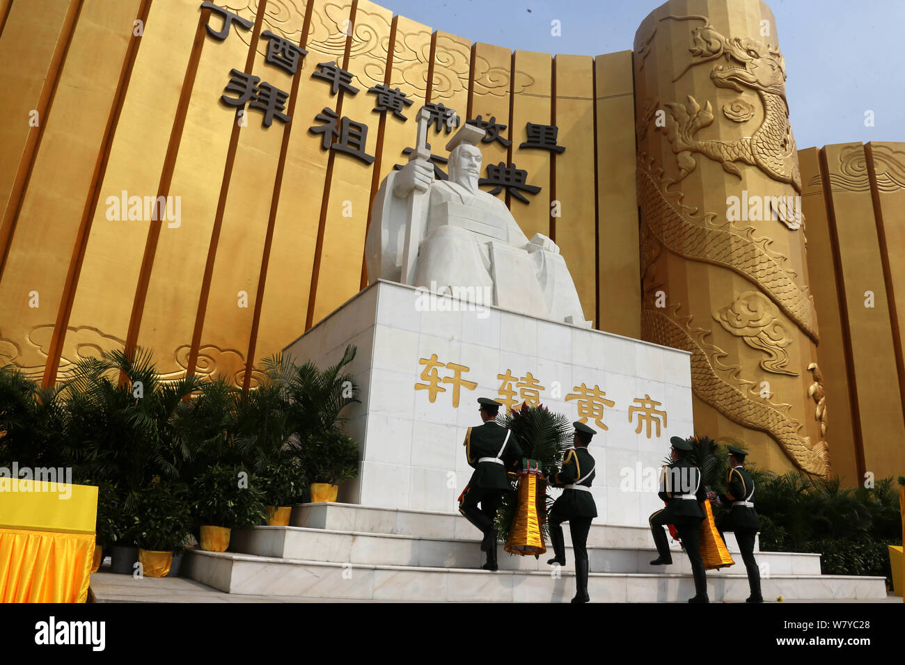 Eine Zeremonie, eine Hommage an die Huang Di, oder Gelben Kaiser, der als Stammvater aller chinesischen Volkes angesehen wird, ist in Zhengzhou City statt, zentralen C Stockfoto