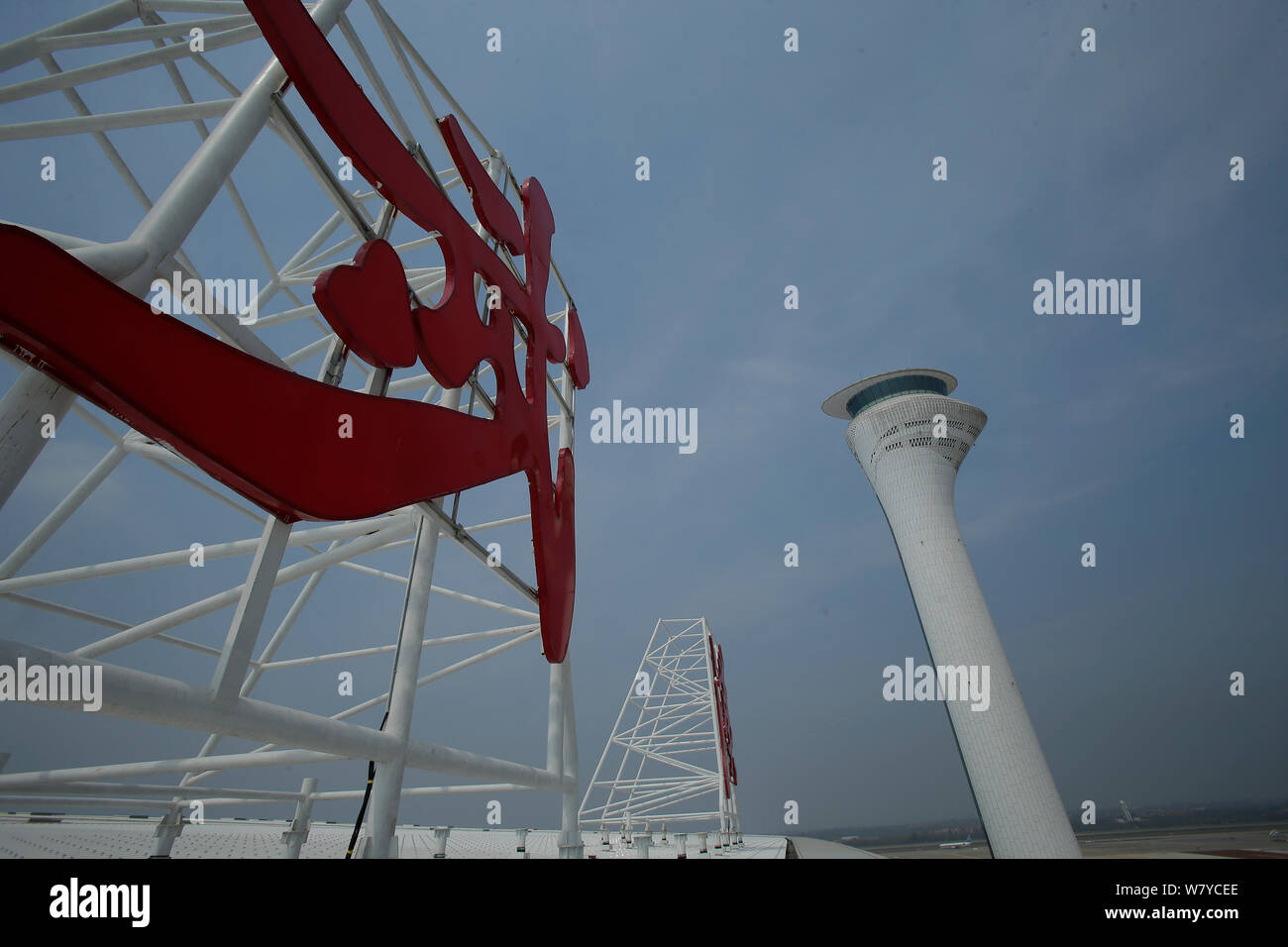 Blick von der Flugverkehrskontrolle am Terminal 3 Gebäude am internationalen Flughafen Wuhan Tianhe in Wuhan City, Central China Provinz Hubei, Stockfoto