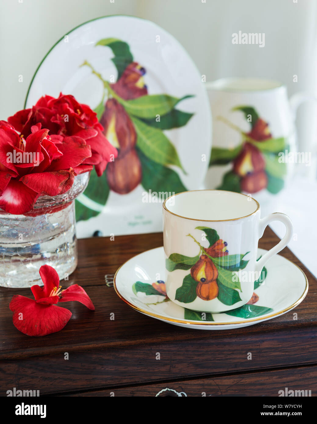 Kaffeetasse aus jamaikanischen Jenny's Mein akki Sammlung mit Blumen Stockfoto