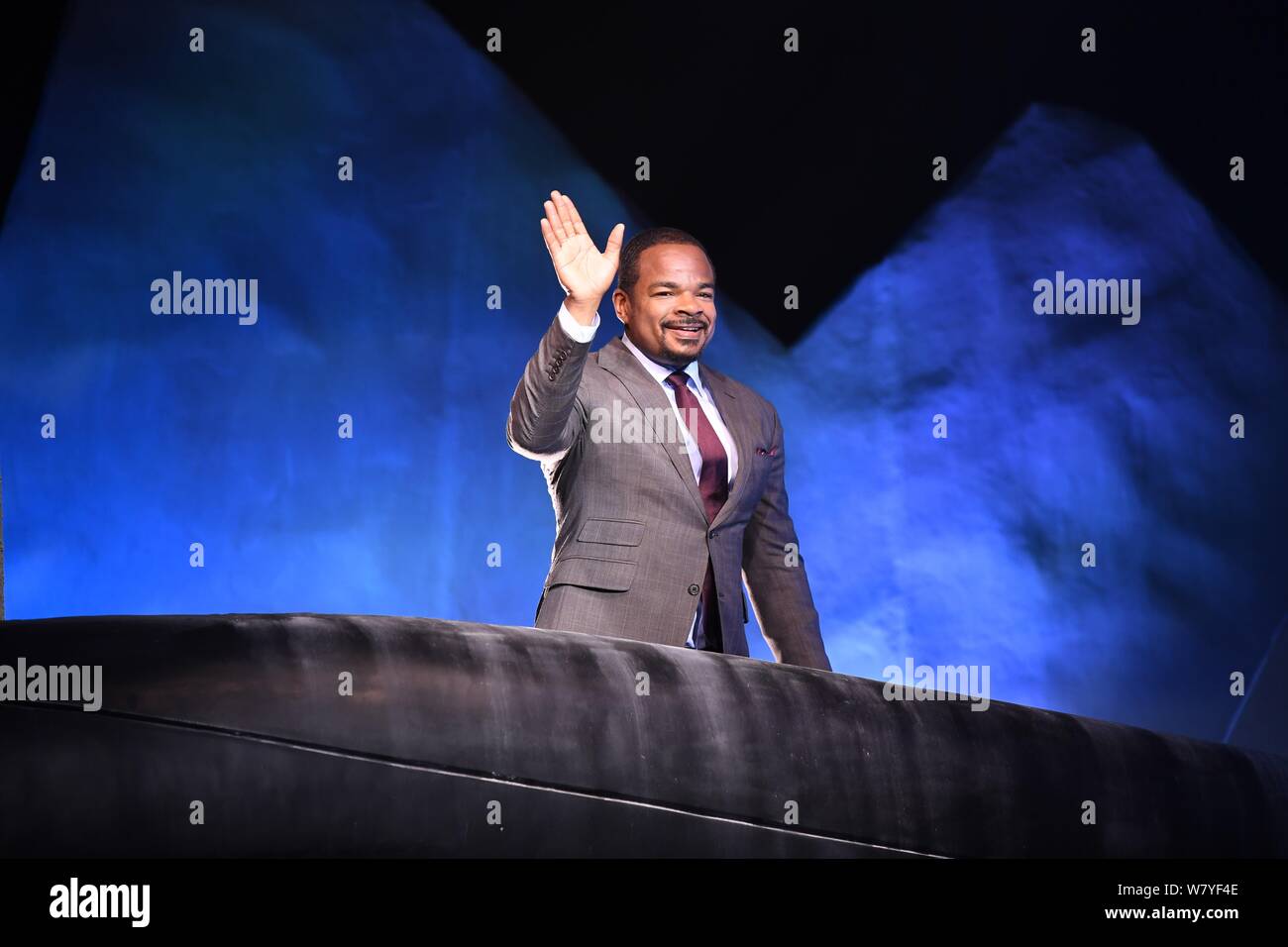 Der amerikanische Regisseur F. Gary Gray besucht eine Premiere für seinen neuen Film "Das Schicksal der Wütende" in Peking, China, 23. März 2017. Stockfoto
