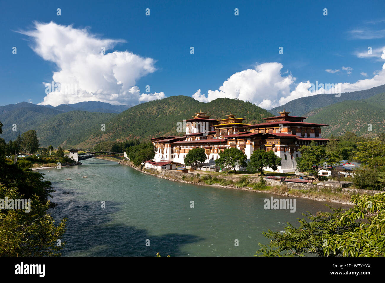 Punakha Dzong, am Zusammenfluss von Mo Chhu und Pho Chhu Flusses gebaut. Bhutan, Oktober 2014. Stockfoto