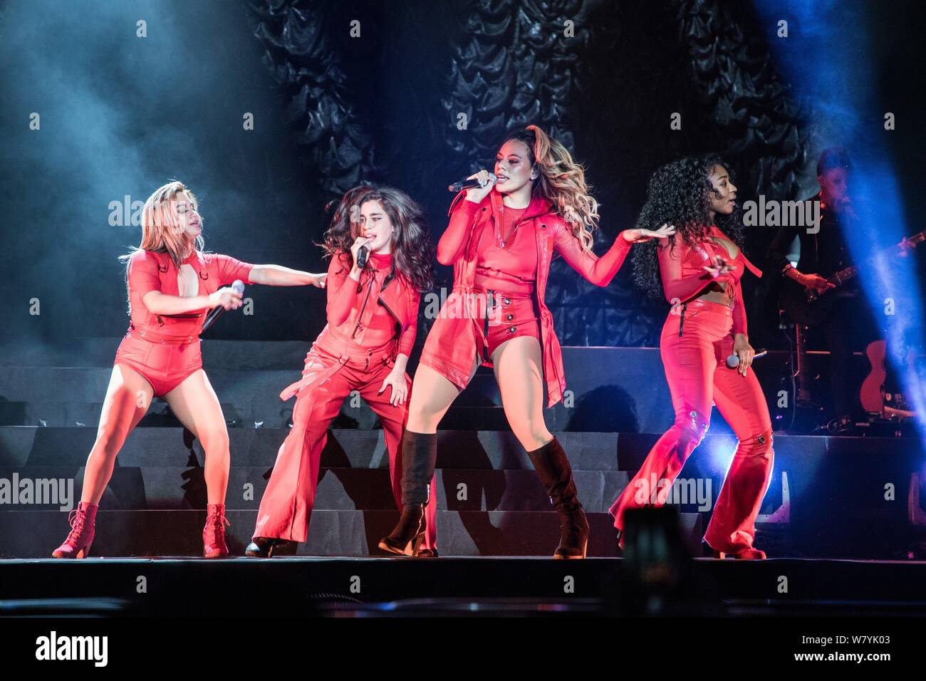 Mitglieder der American Girl Fünfte Gruppe Harmonie führen Sie während eines Konzerts in Shenzhen City, South China Guangdong provonce, 29. März 2017. Stockfoto