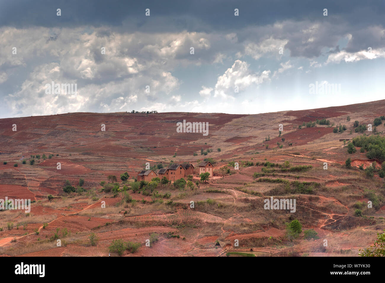 Typische erodierten Landschaft zwischen Antananarivo und Antsirabé entlang der RN7, Madagaskar. Stockfoto