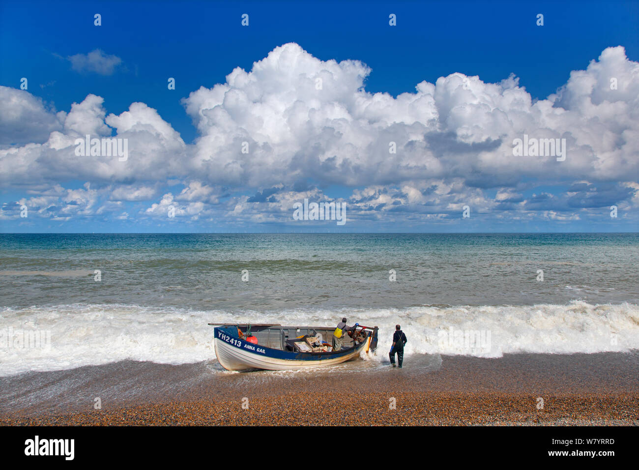Kleine Krabbe Boot, Weybourne Strand, Norfolk, England, UK. August 2014. Stockfoto