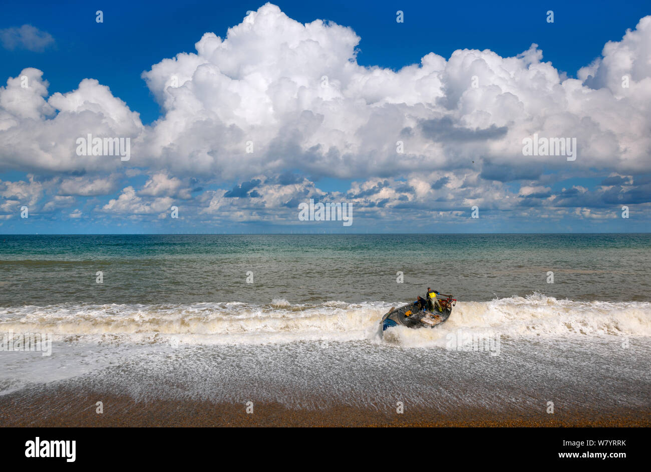 Kleine Krabbe Boot, Weybourne Strand, Norfolk, England, UK. August 2014. Stockfoto