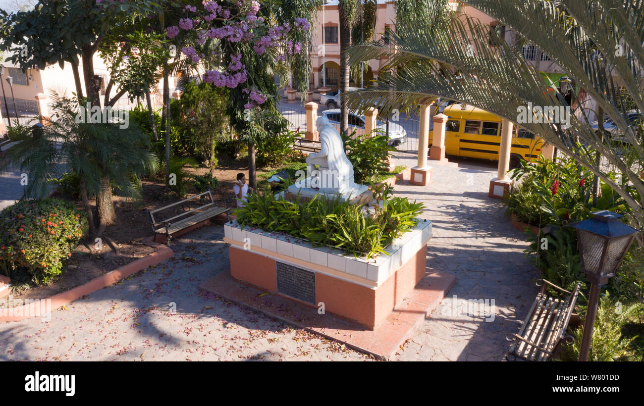 Luftaufnahmen von zentraler Ajuterique's Park, einer kleinen historischen Stadt in Honduras. Stockfoto