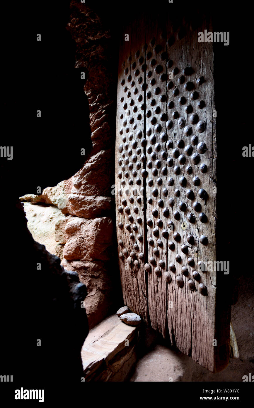 Jahrhunderte alte Holztür, Lalibela Kirchen Komplex. UNESCO-Weltkulturerbe. Äthiopien, Dezember 2014. Stockfoto