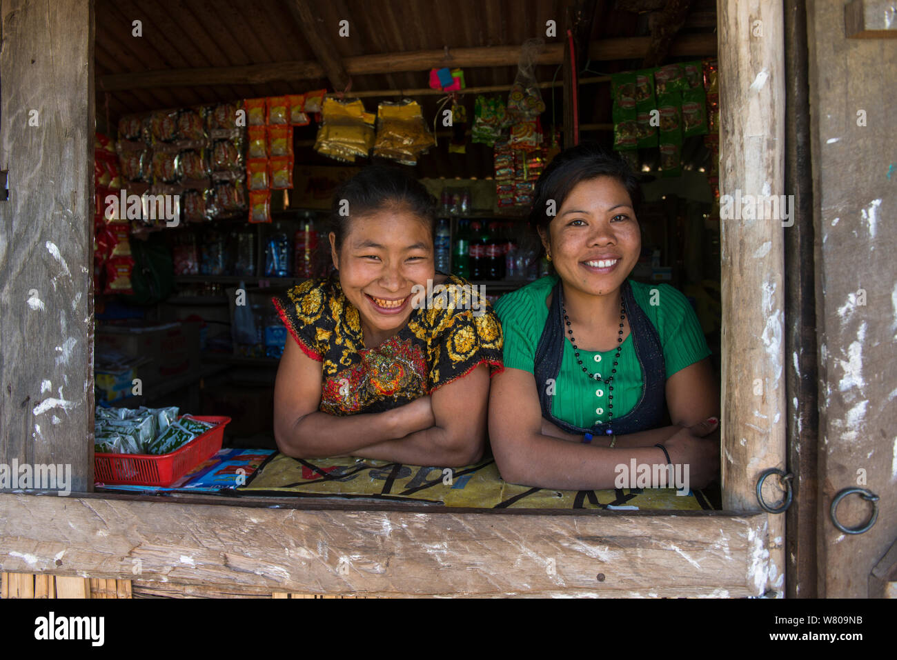 Ao Naga Frauen am Markt, Mokokchung Bezirk. Nagaland, North East India, Oktober 2014. Stockfoto