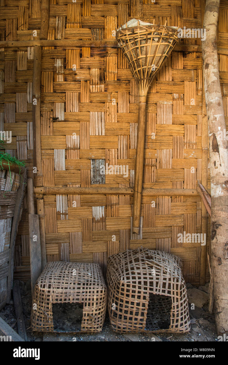 Gewebte Hühnerställe. Chang Naga headhunting Stamm. Tuensang Bezirk. Nagaland, North East India, Oktober 2014. Stockfoto