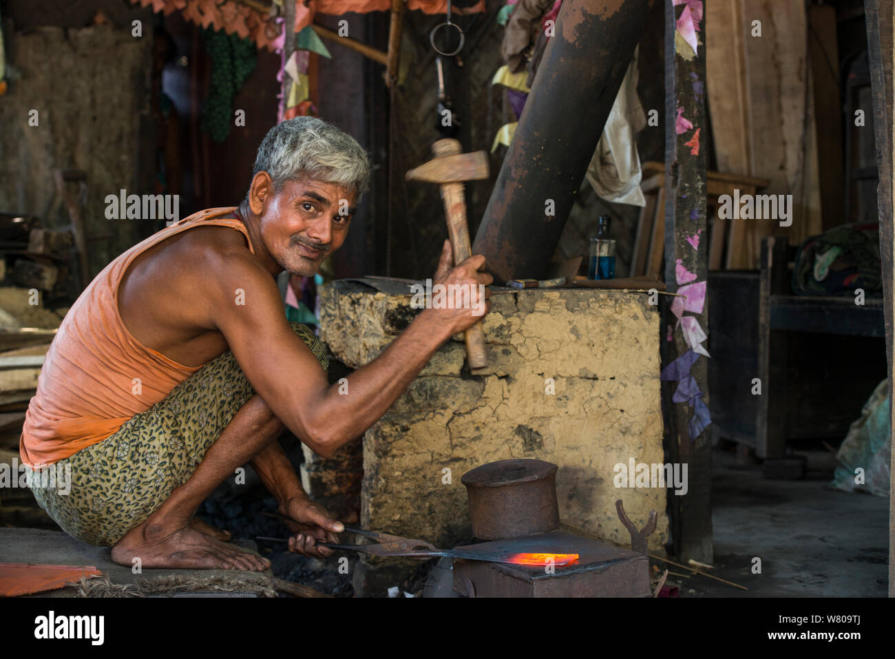 Assamesisch Schmied. Assam. North East India, Oktober 2014. Stockfoto