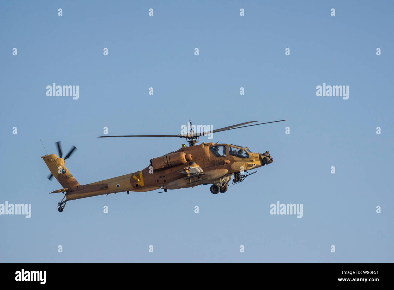 Die israelische Luftwaffe (IAF) AH-64 Apache Kampfhubschrauber, als "araf" (Seraph) In Israel bekannt, während der Praxis an einer Flugschau, Juni 2019 Stockfoto