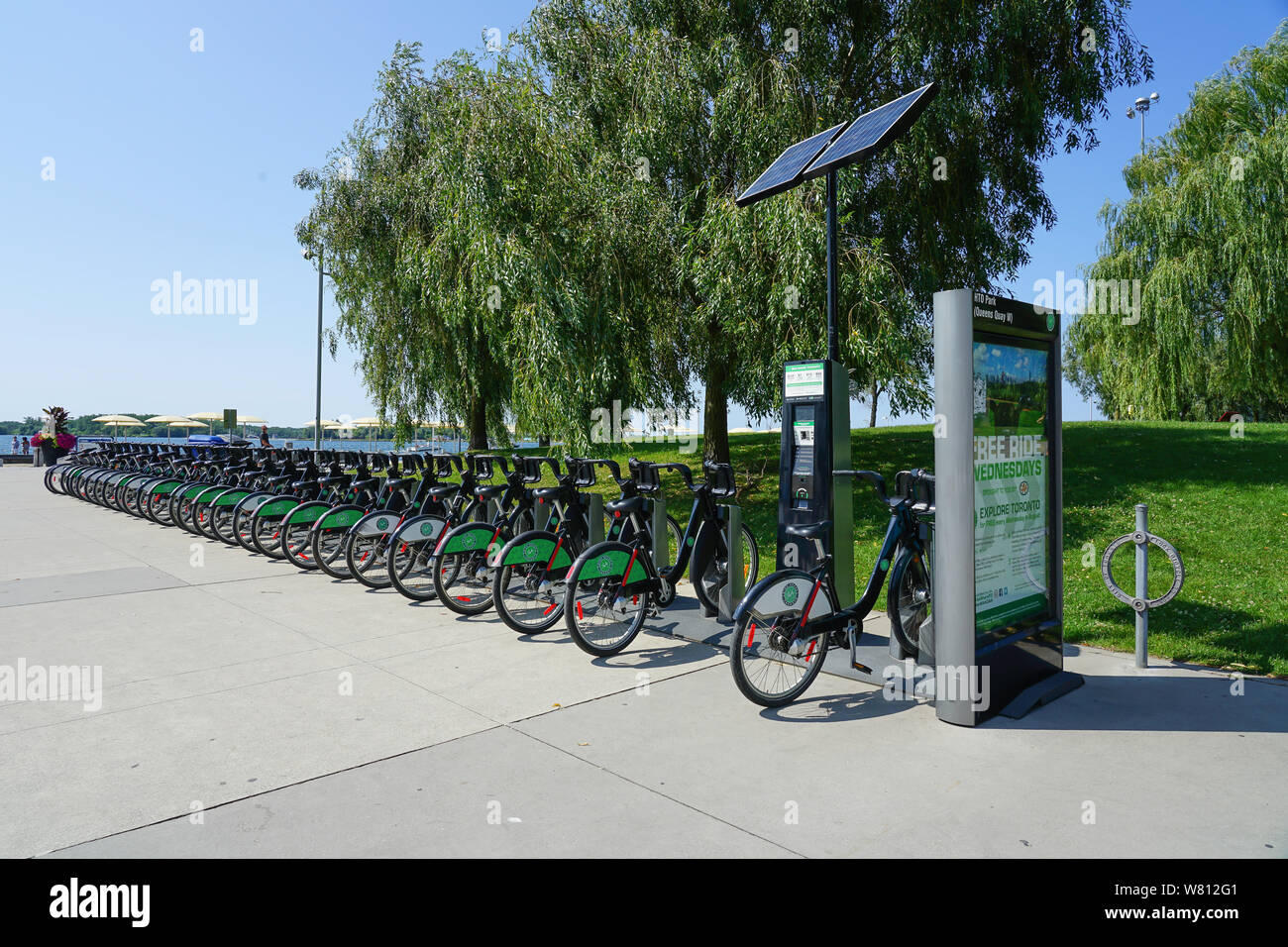 Fahrrad Verleih an Toronto Hafen - vorne oder Harbourfront in Ontario, Kanada, im Sommer ein tolles Reiseziel. Stockfoto