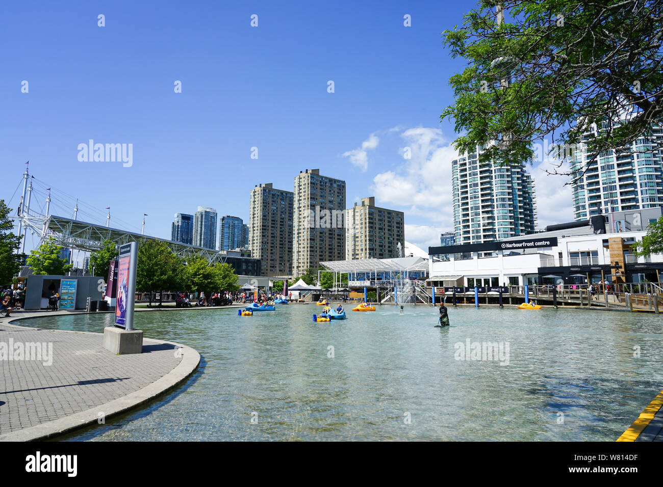 Natrel Teich an der Toronto Harbour Front- oder Harbourfront in Ontario, Kanada, im Sommer ein tolles Reiseziel. Stockfoto