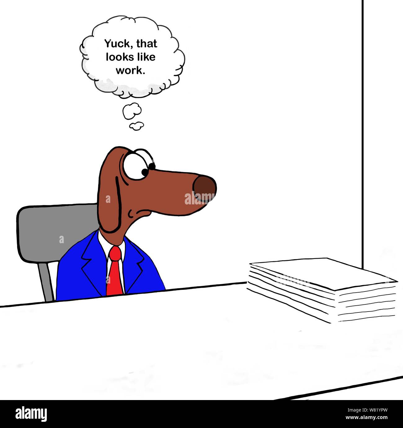 Ein Hund Büroangestellter denkt "igitt", wenn er die Papiere auf seinem Schreibtisch ansieht. Stockfoto