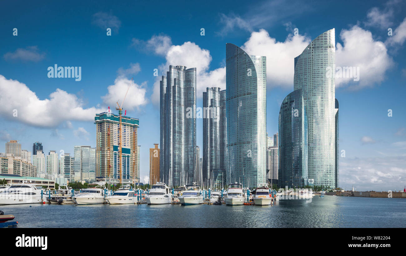 Busan, Südkorea - 11. August 2018: Busan City Skyline und Wolkenkratzer in den Haeundae Bezirk., Südkorea. Stockfoto