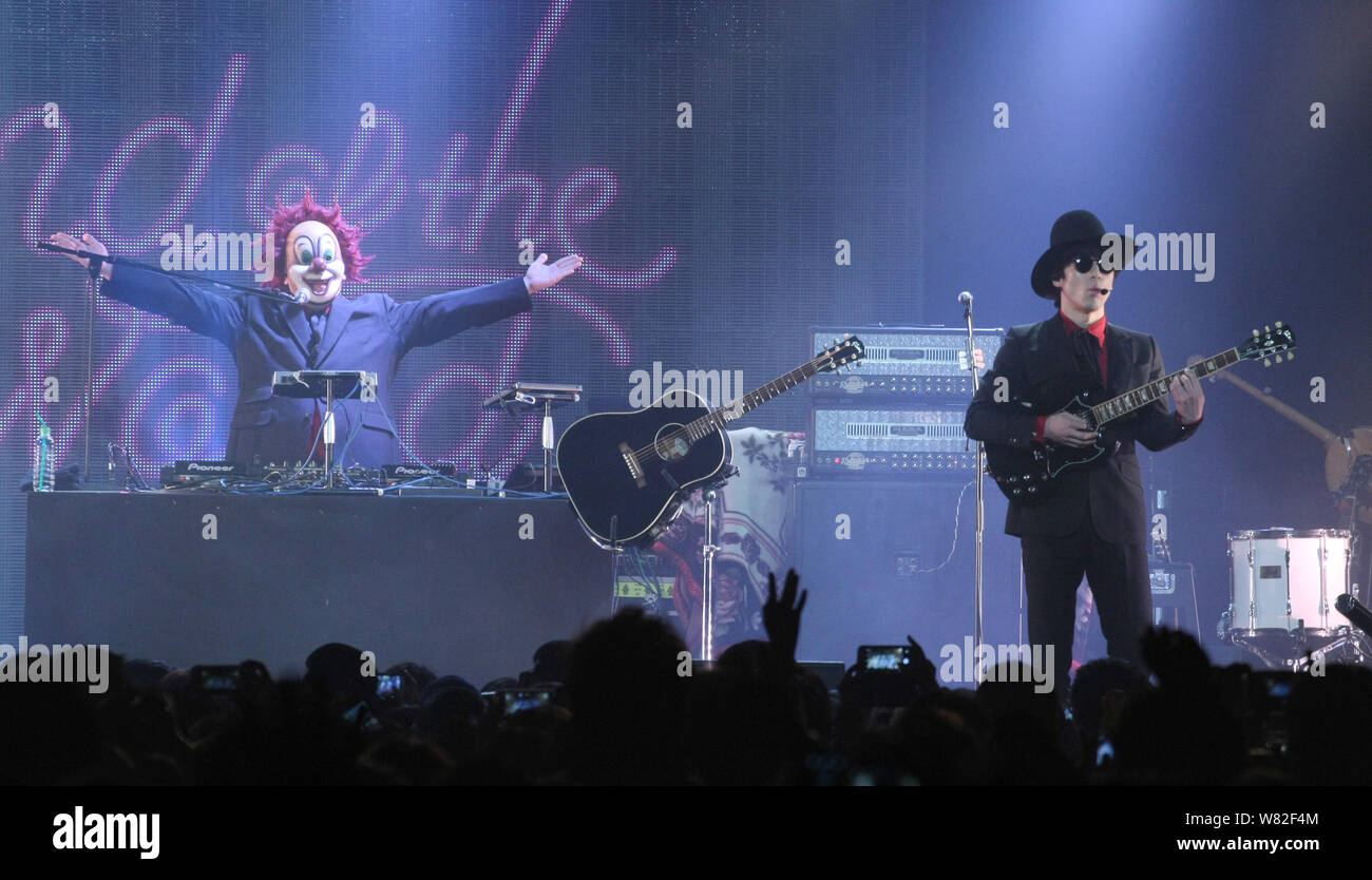 Mitglieder der japanischen Band Sekai No Owari während eines Konzerts in Taipei, Taiwan, 25. Februar 2017 ausführen. Stockfoto