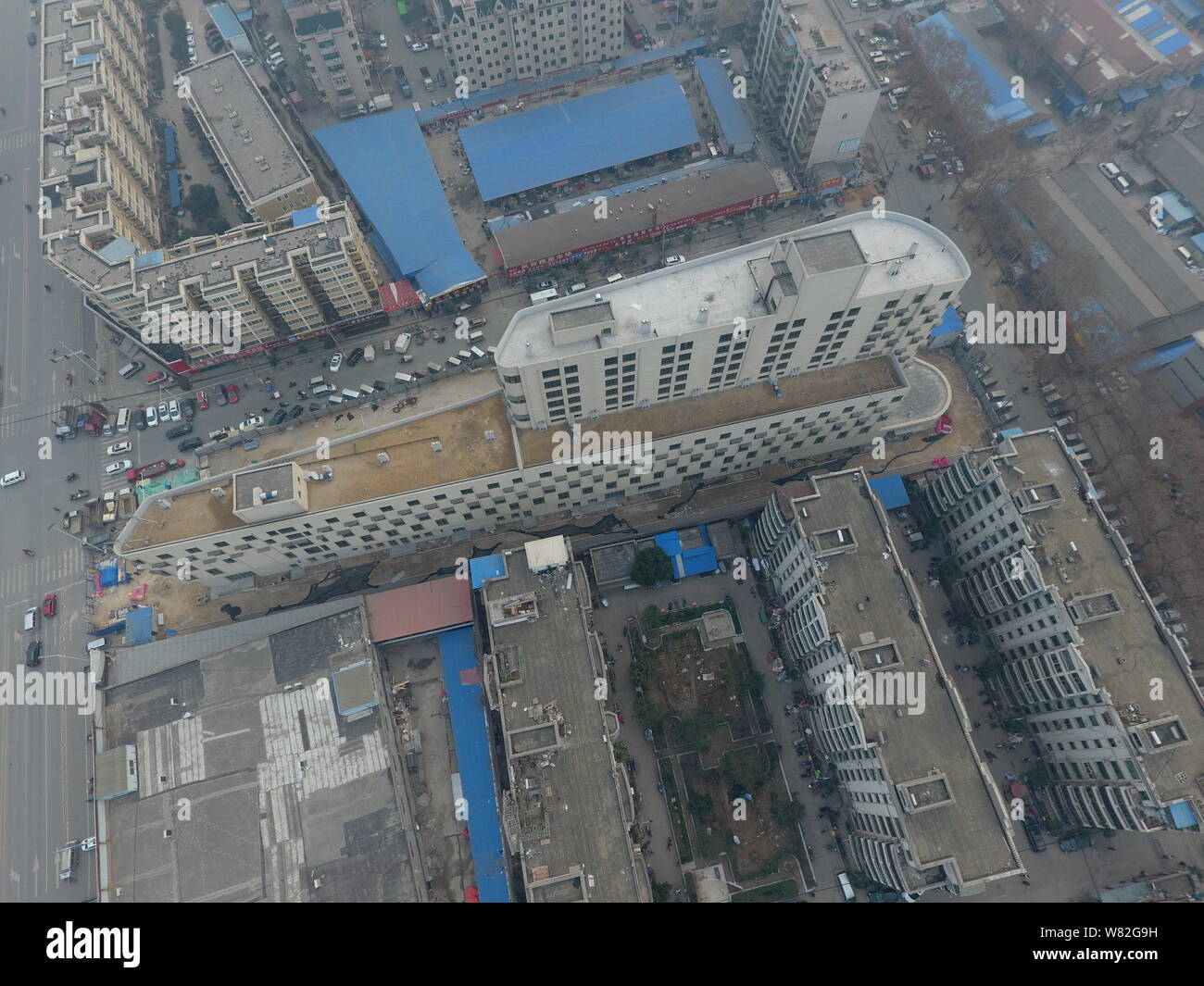 Luftaufnahme von einem Dampfer-förmigen Gebäude in Zhengzhou City, Central China Provinz Henan, am 14. Februar 2017. Ein dampfschiff-förmigen Gebäude hat Appe Stockfoto