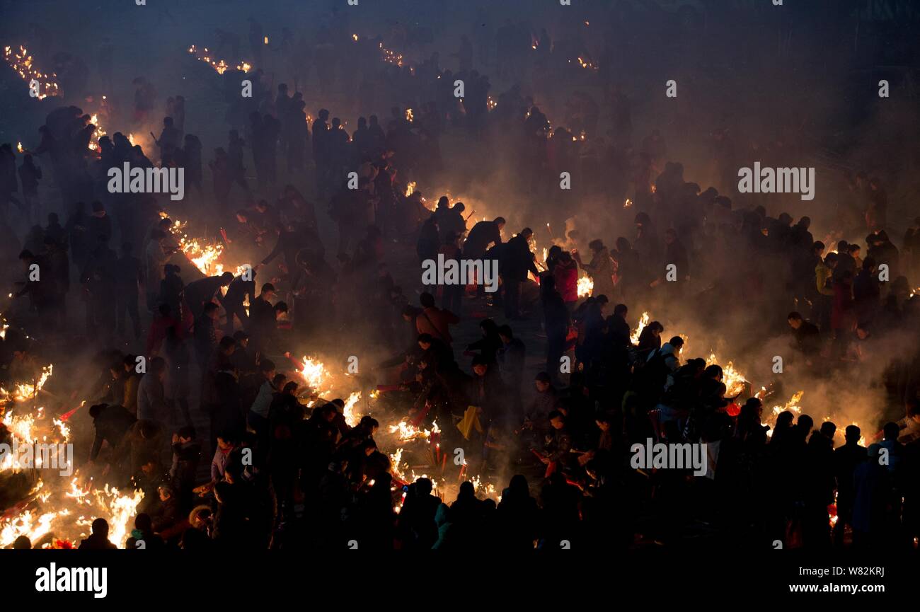 Handgemachte Chinesische Glücksknoten - 8 Satin-Seide Knoten Mit Quasten Für Zuhause & Auto
