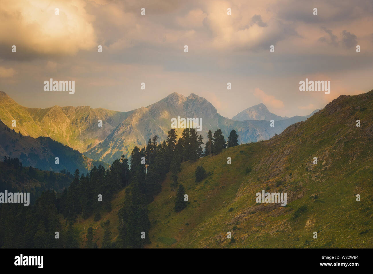 Bewölkt Nachmittag auf Agrafa Berge Stockfoto