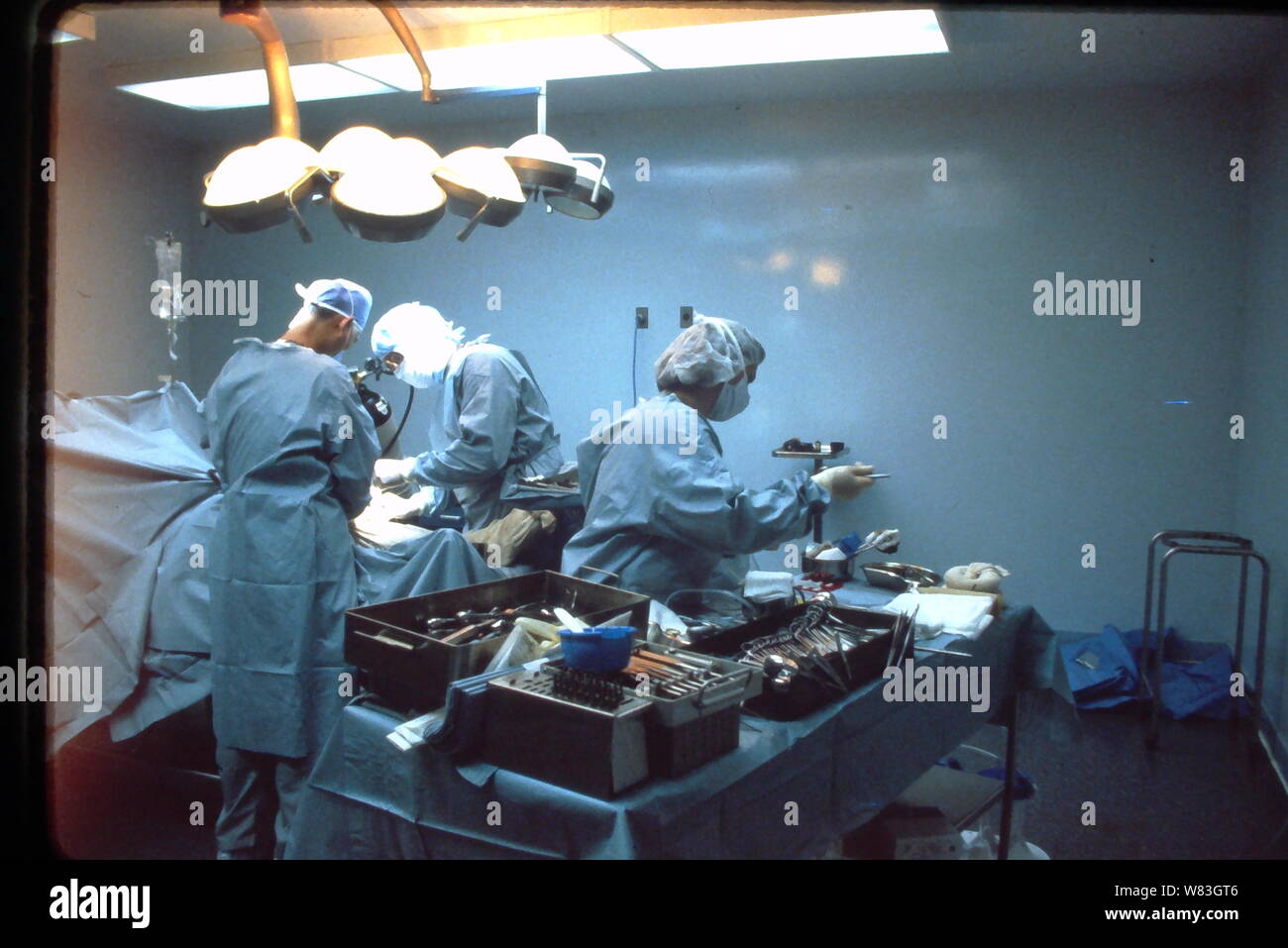 Op-Szene in einem Krankenhaus in New Jersey während Knie Austauschverfahren. Stockfoto