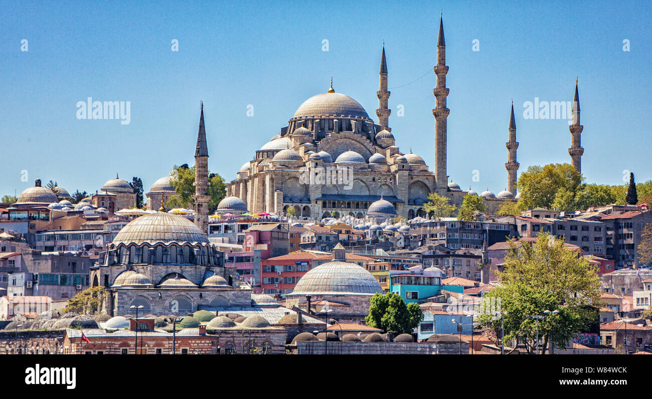 Istanbul, Türkei - 16 April 2016 - Blaue Moschee mit Blick auf die Stadt seit dem Mittelalter Stockfoto