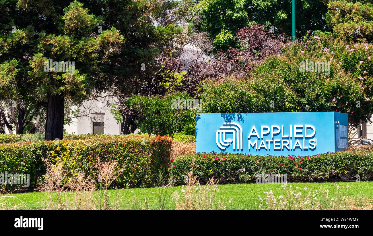 August 6, 2019 Santa Clara/CA/USA - Applied Materials Schild am Eingang zum Campus der Firma im Silicon Valley, South San Francisco posted b Stockfoto