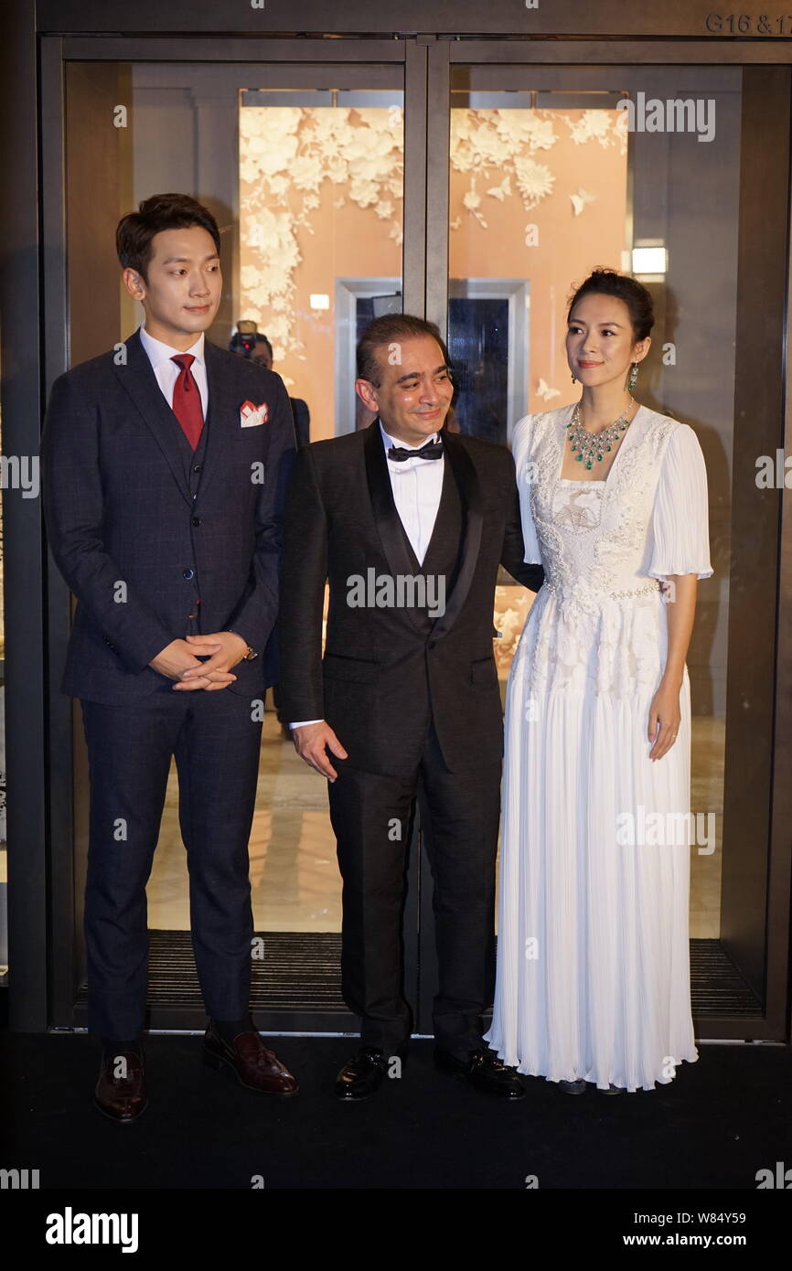 (Von links) Koreanische Sänger und Schauspieler Jung Ji-hoon, besser bekannt unter seinem Künstlernamen Regen bekannt, Diamant Schmuck Designer Nirav Modi und chinesische Schauspielerin Stockfoto