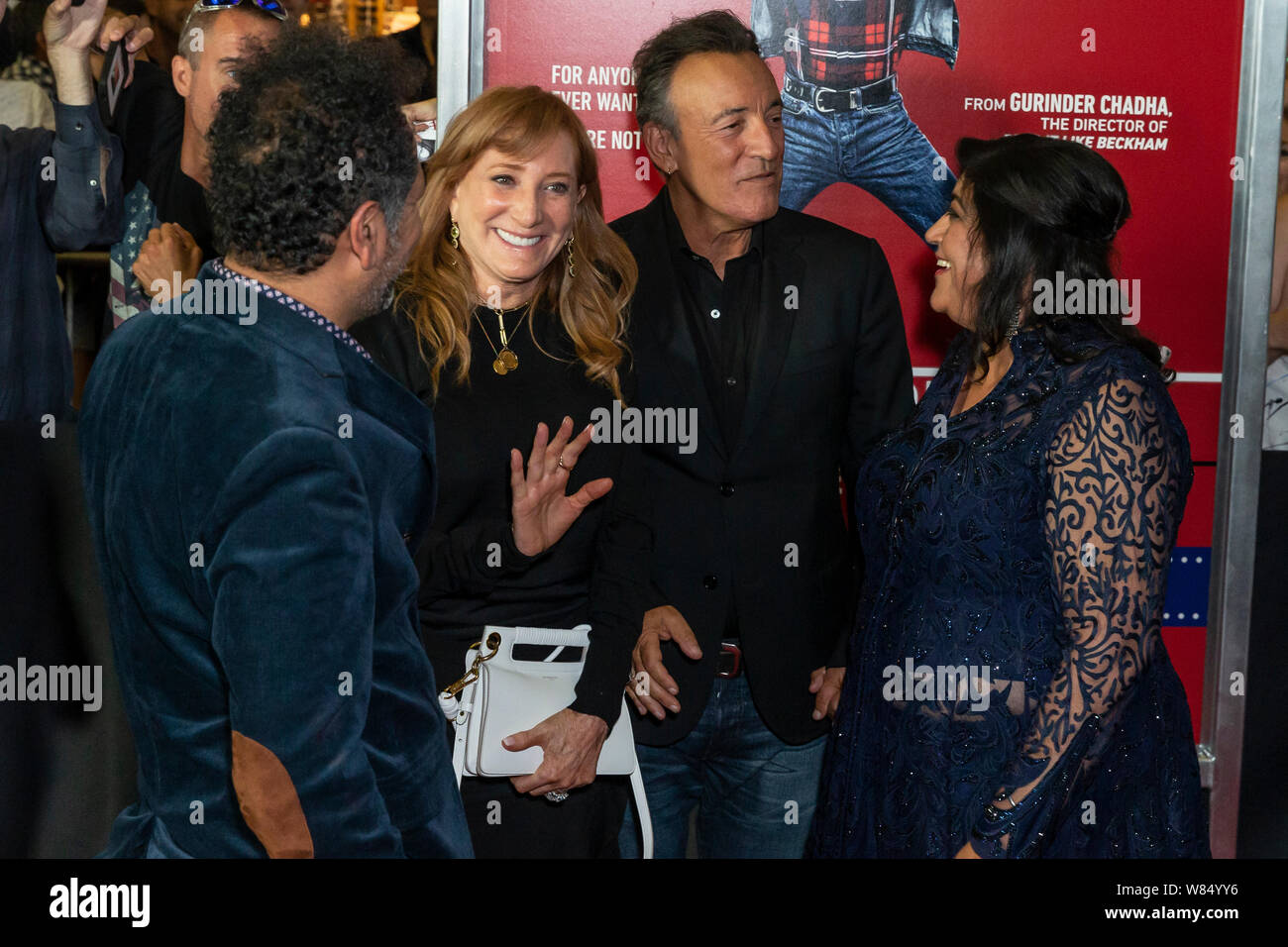 Asbury Park, NJ - 7. August 2019: Sarfraz Manzoor, Patti Scialfa, Bruce Springsteen, Gurinder Chadha besuchen Premiere von 'Im Licht' bei Paramount Theater Blind Stockfoto