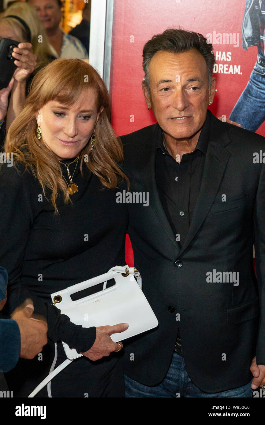 Asbury Park, NJ - 7. August 2019: Patti Scialfa und Bruce Springsteen besuchen Premiere von 'Im Licht' bei Paramount Theater Blind Stockfoto