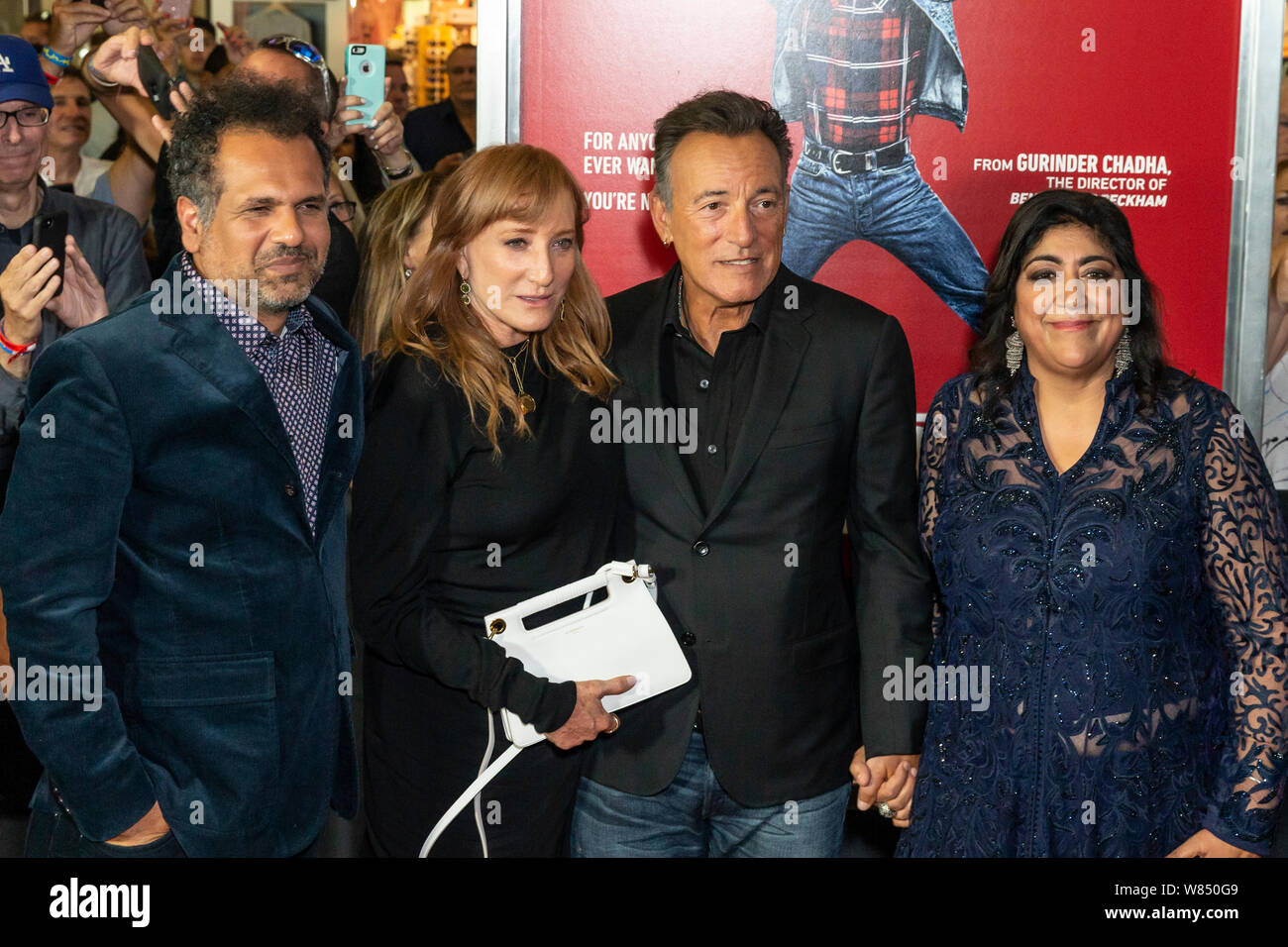 Asbury Park, NJ - 7. August 2019: Sarfraz Manzoor, Patti Scialfa, Bruce Springsteen, Gurinder Chadha besuchen Premiere von 'Im Licht' bei Paramount Theater Blind Stockfoto