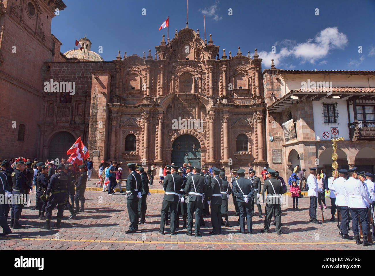 Soldaten und Polizei während der Tag der Unabhängigkeit in der Plaza de Armas, Cusco, Peru Stockfoto