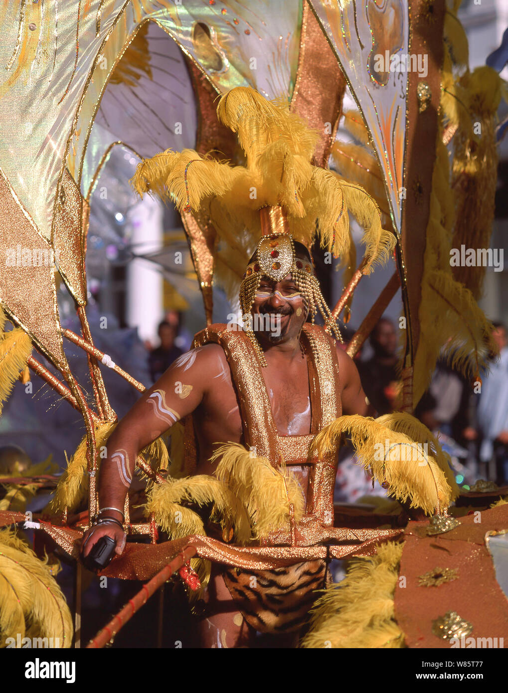 Mann im Kostüm Karneval in Notting Hill, Notting Hill, Royal Borough von Kensington und Chelsea, Greater London, England, Vereinigtes Königreich Stockfoto