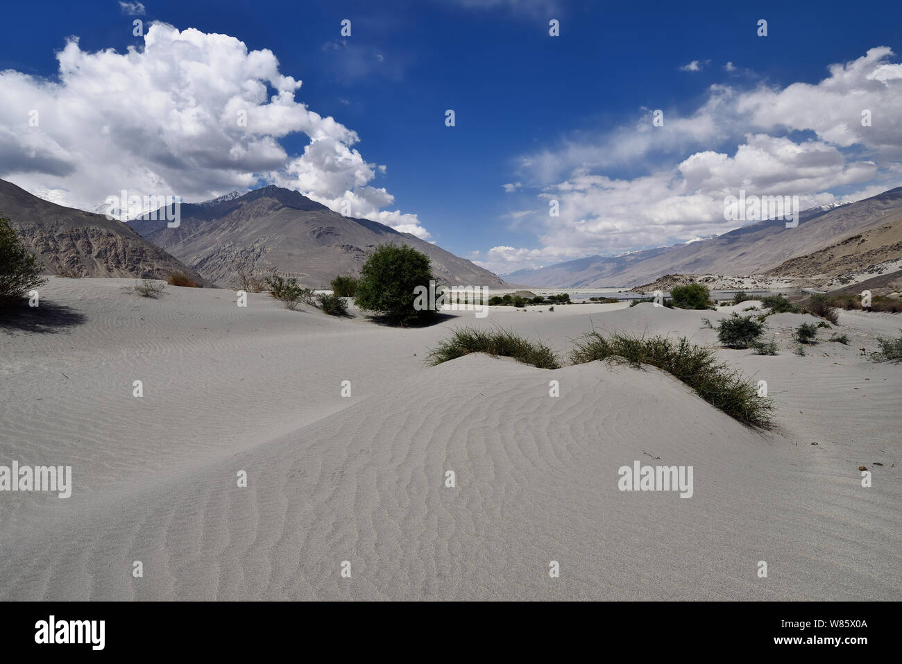 Blick auf den Wakhan Valley in der Pamir Gebirge auf dem weißen Hindukusch in Afghanistan, Tadschikistan, Zentralasien Stockfoto