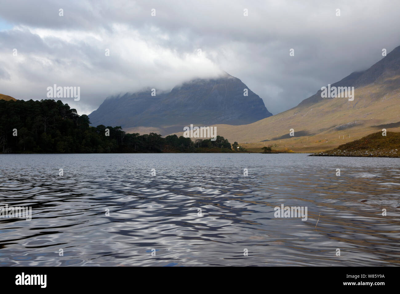 Blick über Loch Clair zu Liathach in den Torridon Hills, North West Highlands, Schottland. Stockfoto