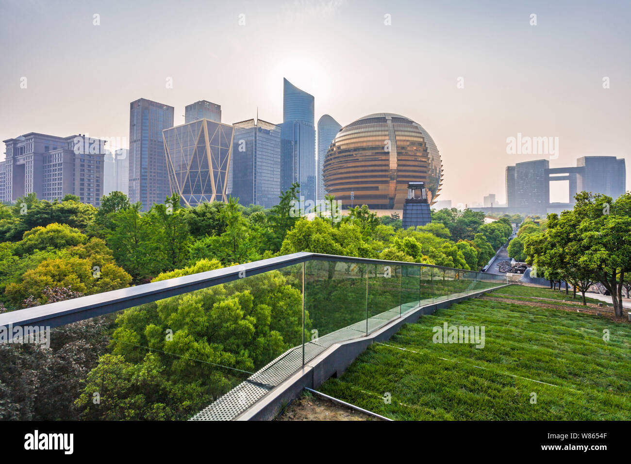 Skyline der InterContinental Hotel Hangzhou, Mitte und anderen Gebäuden in qianjiang neue Stadt in Hangzhou City, East China Zhejiang provinz, 13. Stockfoto