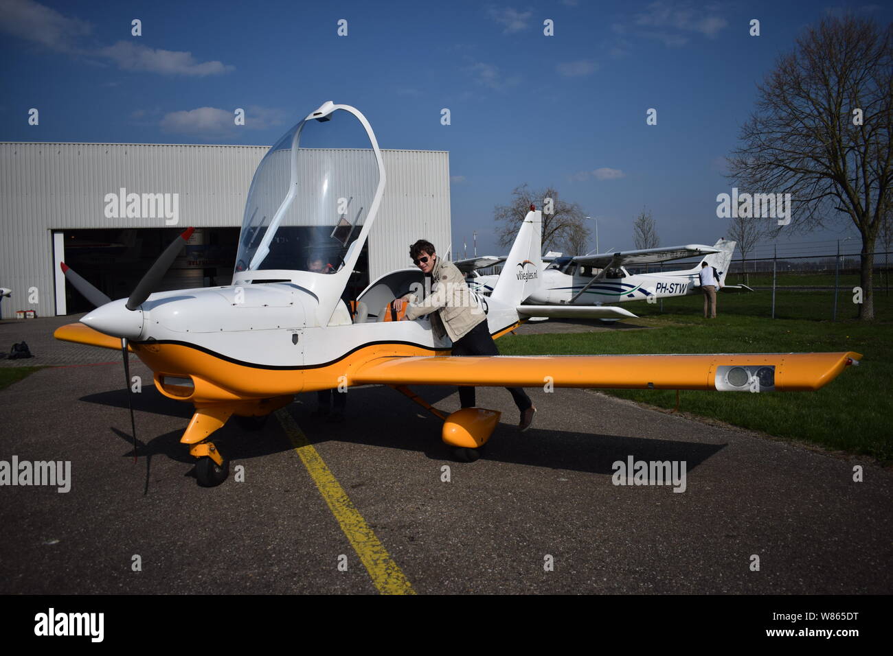 Private Flugvorbereitungen, kleine Flugzeuge, Private Jet Stockfoto