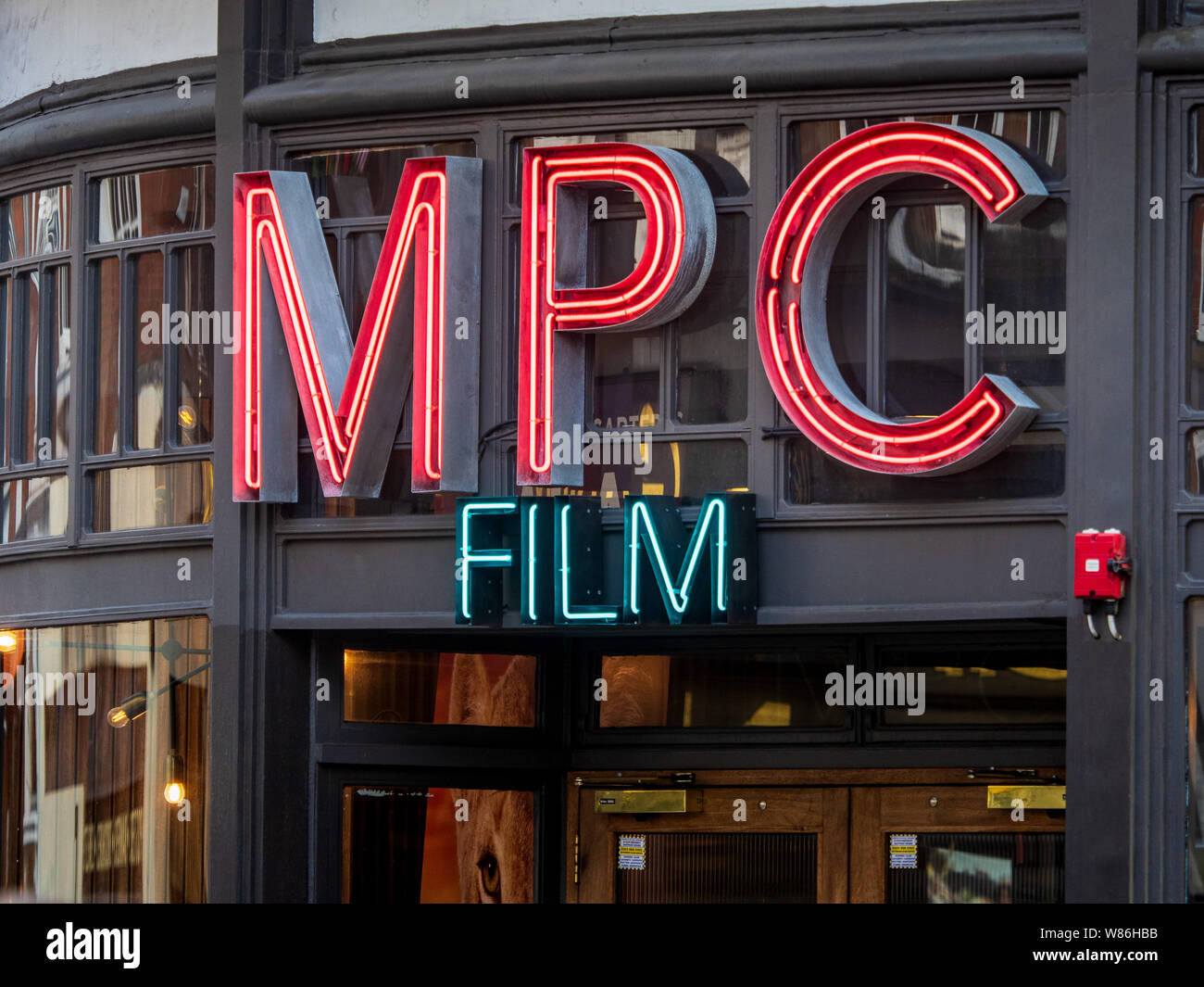 MPC M.P.C das bewegte Bild Firmensitz in Wardour Street in Soho London. Britische visuelle Effekte und Film Production Studio, gegründet 1974 Stockfoto