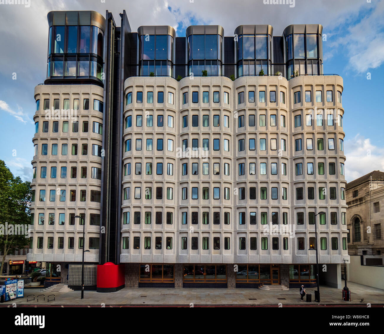 Die Standard Hotel Kings Cross London - Euston Road, eröffnet 2019. Design Shawn Hausman, strukturelle ORMS, Innenarchitekten Archer Humphryes. Stockfoto