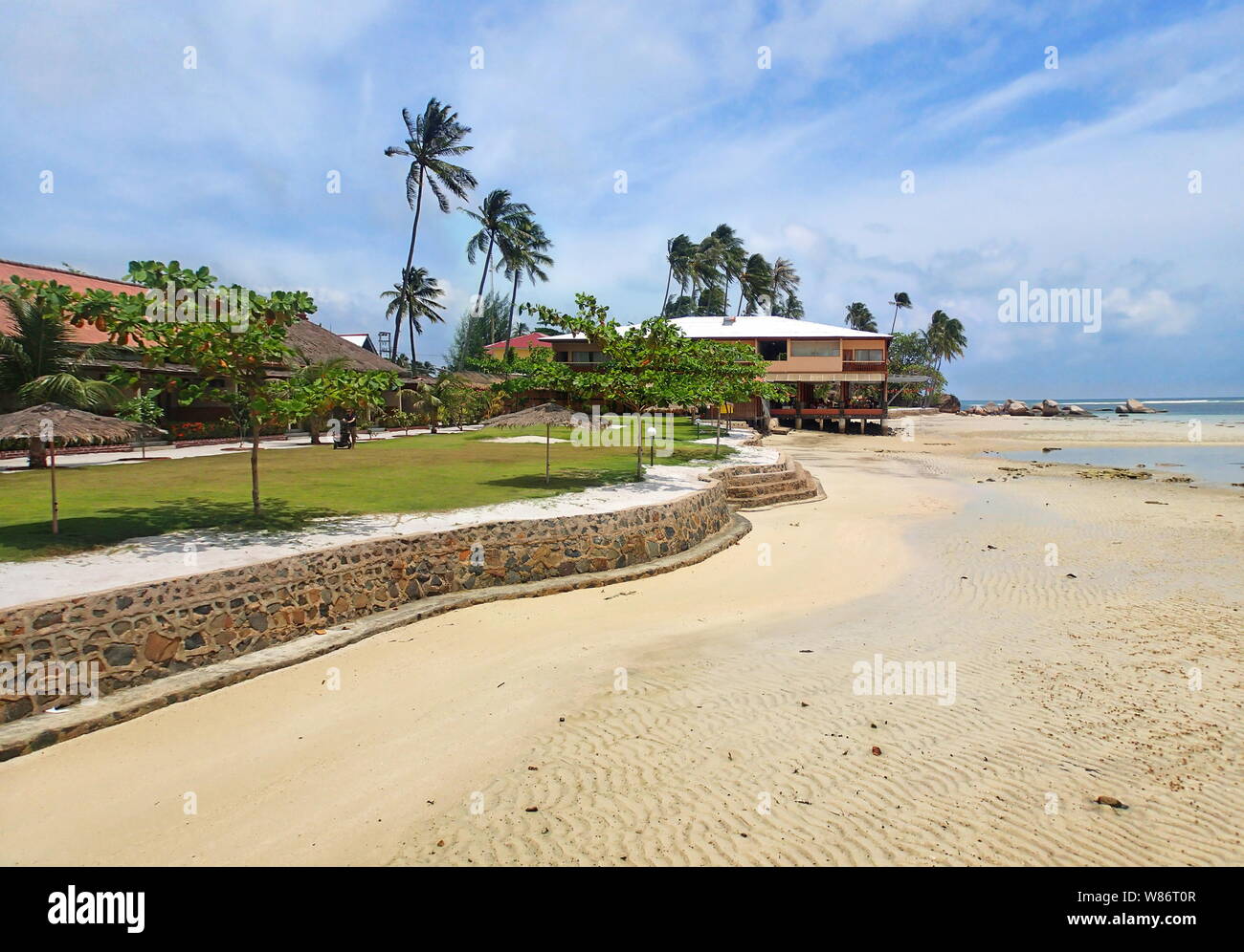 Panorama der Insel Bintan, Ebbe auf Trikora Beach, Indonesien Stockfoto