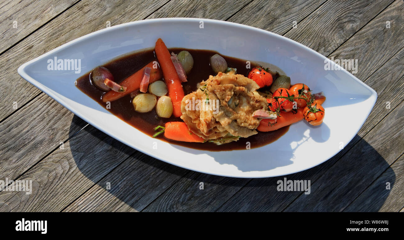 Ein Eintopf von Guernsey Seeohren (aus dem Abalone Muscheln Familie) die nach einem alten Rezept zubereitet werden. Stockfoto